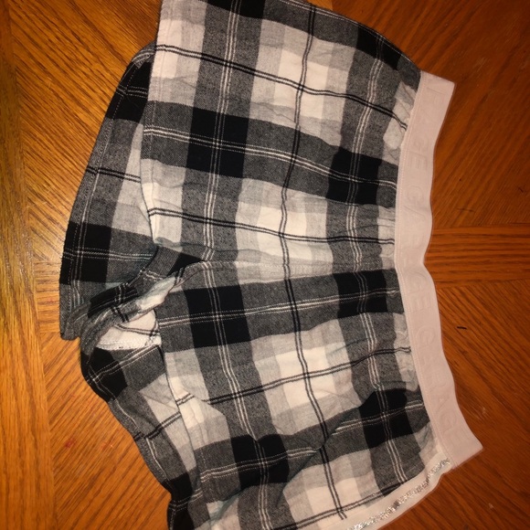 Shorts - Picture 3 of 3